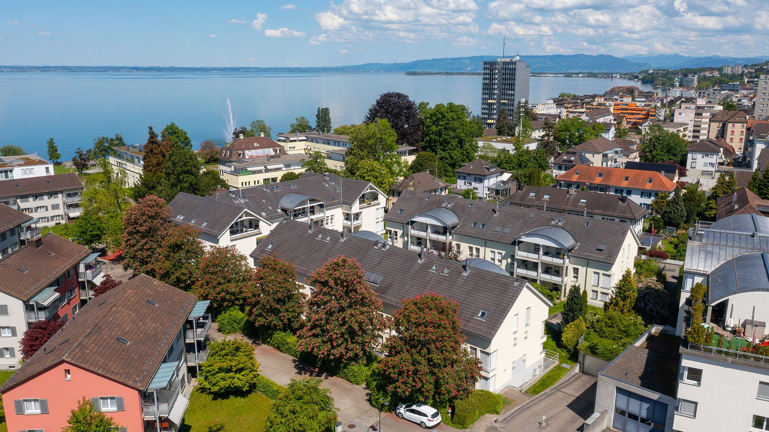 ERSTBEZUG: Exklusive Erdgeschosswohnung in Seenähe mit TOP-Aussattung