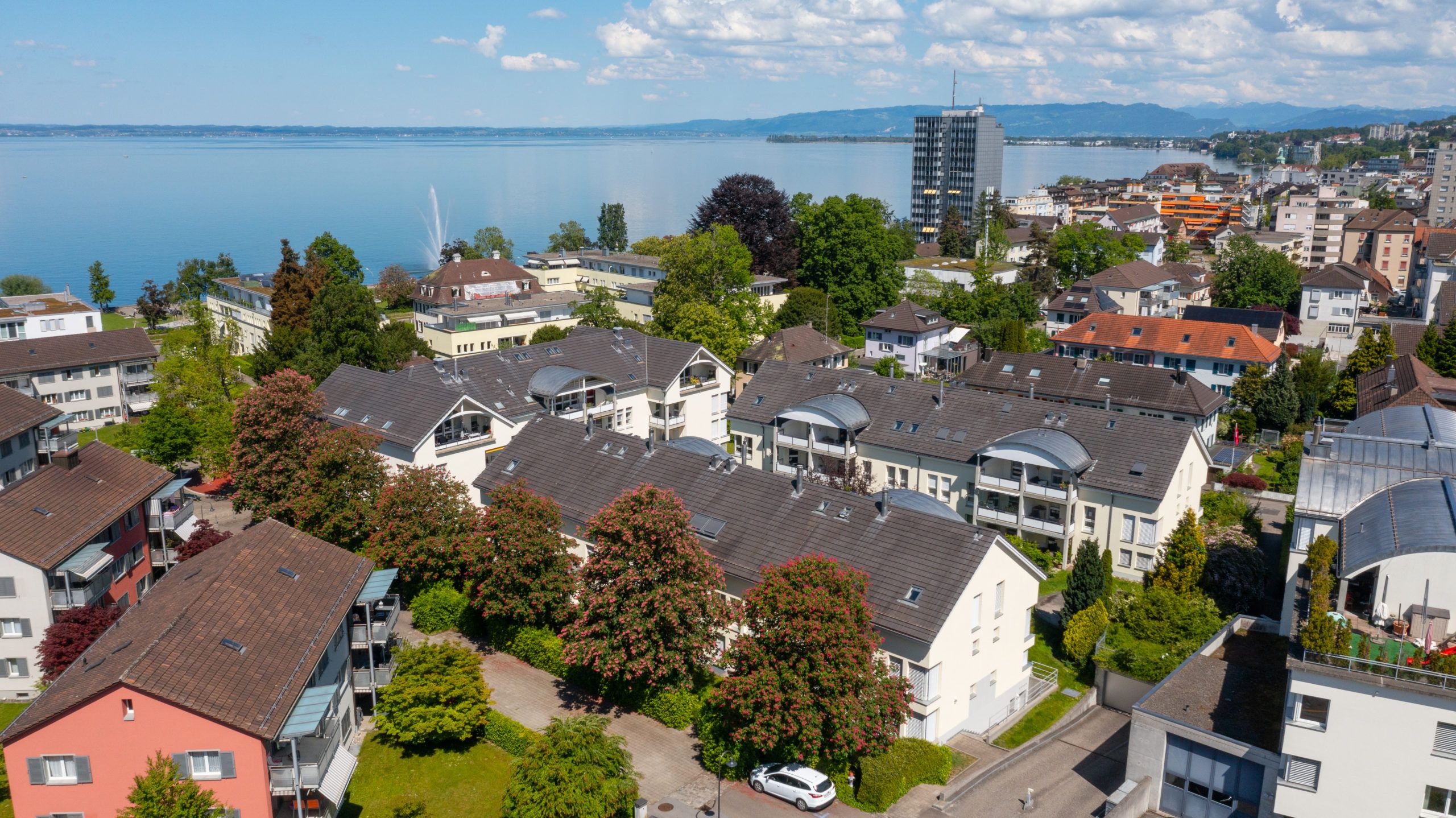 ERSTBEZUG: Exklusive Erdgeschosswohnung in Seenähe mit TOP-Aussattung