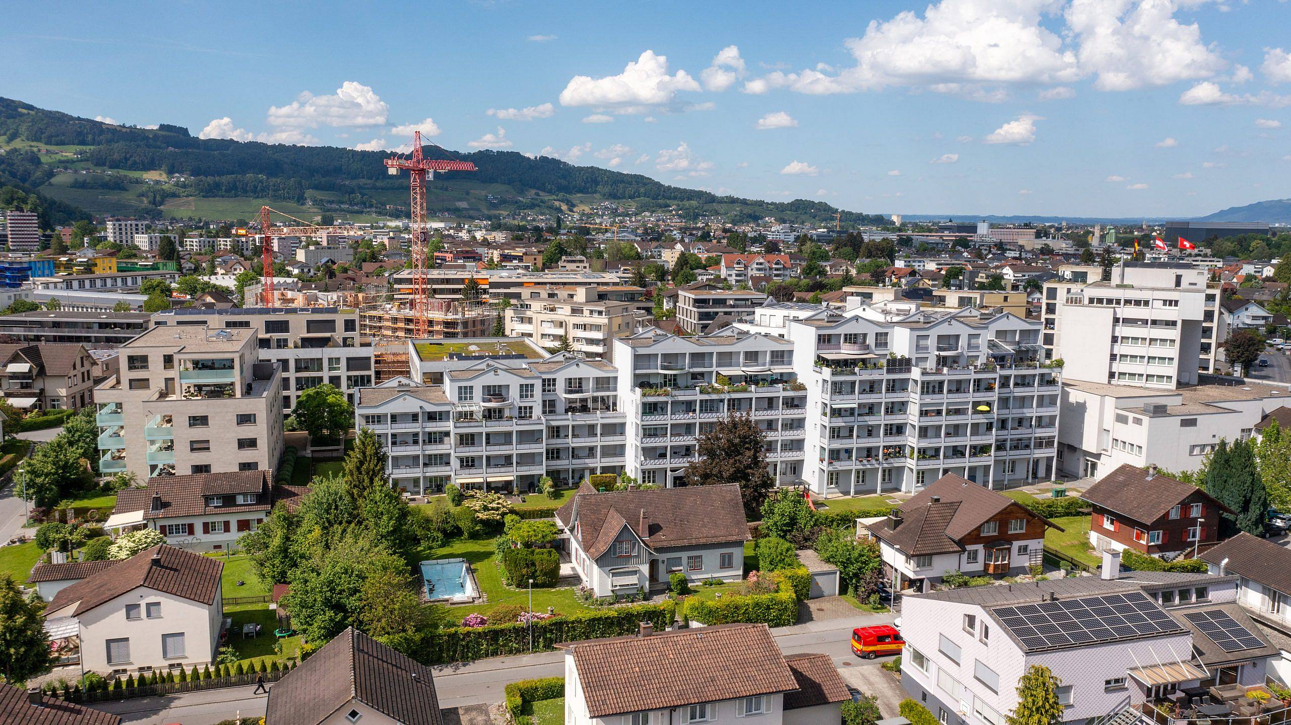 Moderne, renovierte Dachwohnung mit grossem Balkon und Weitsicht!