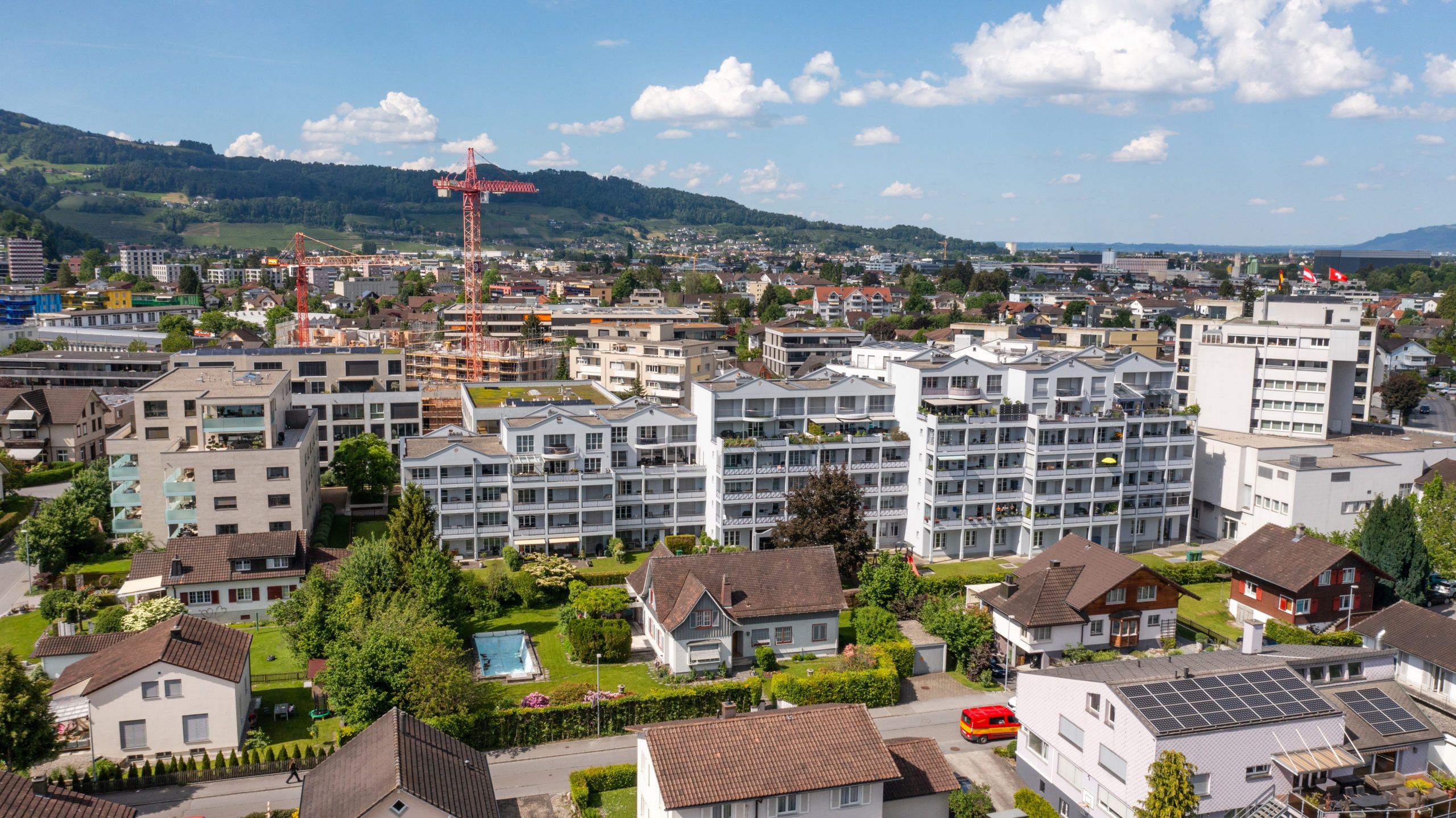 Moderne, renovierte Dachwohnung mit grossem Balkon und Weitsicht!