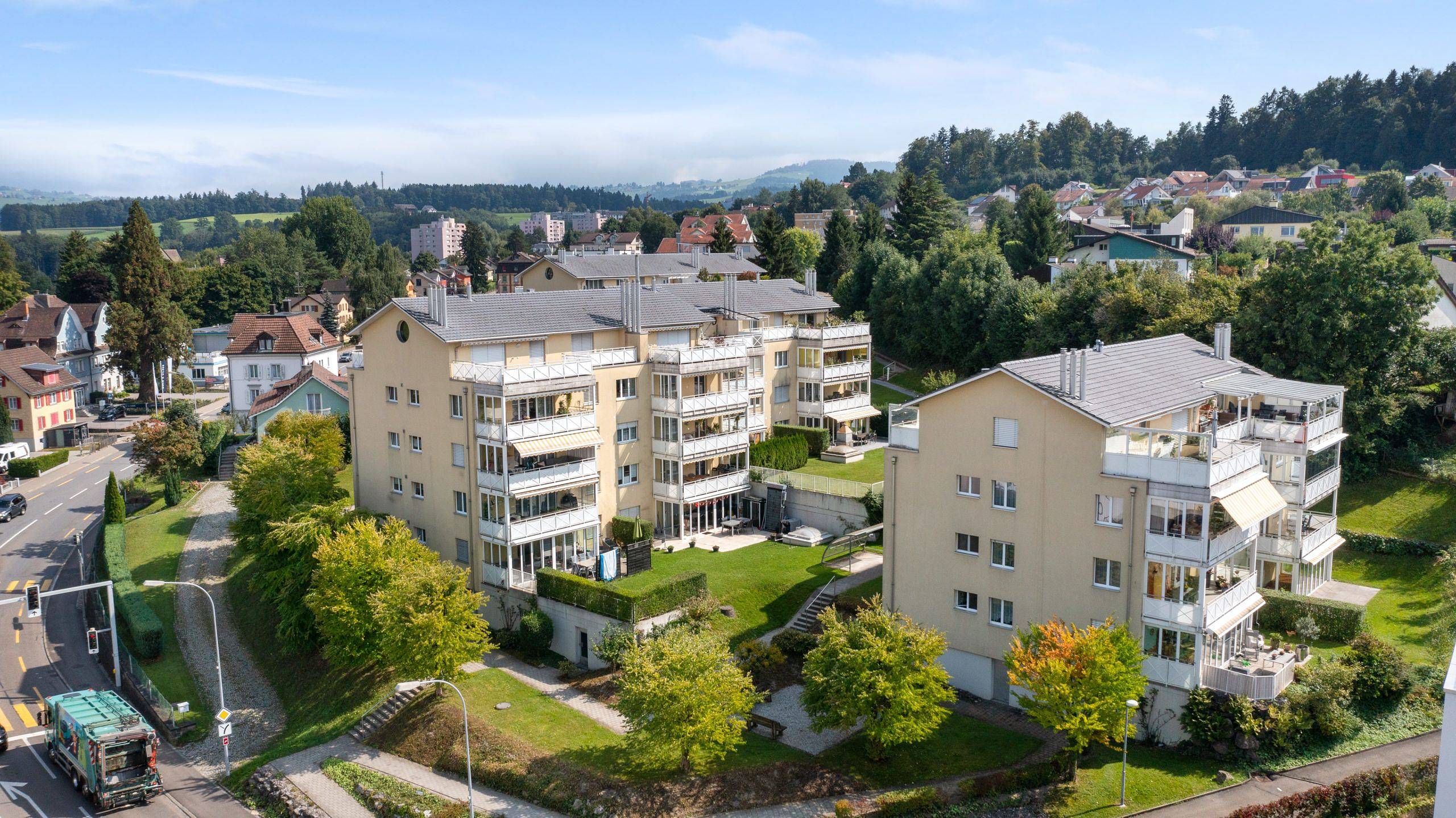 Stilvoll renovierte Eigentumswohnung mit grossem Balkon