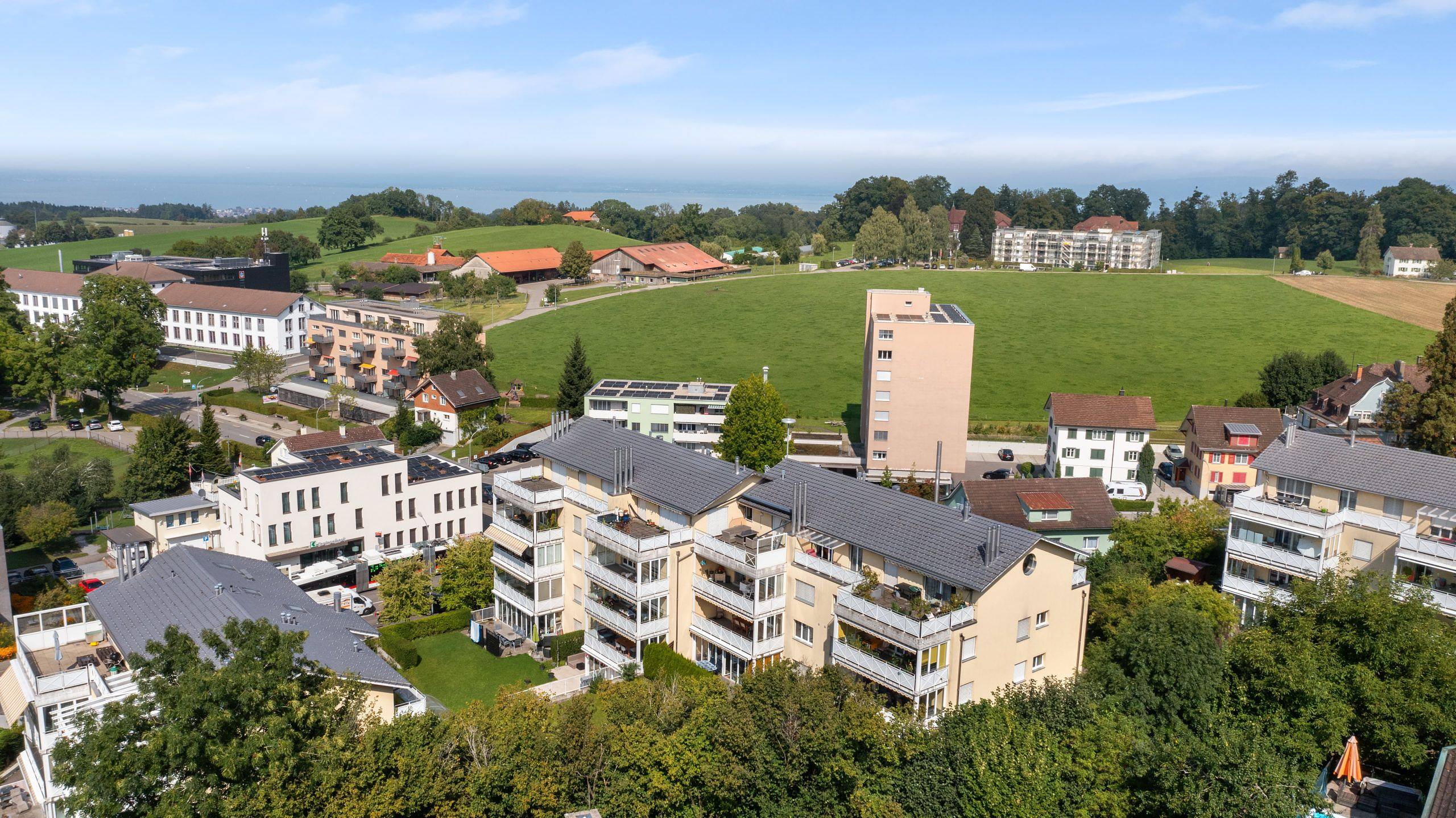 Stilvoll renovierte Eigentumswohnung mit grossem Balkon