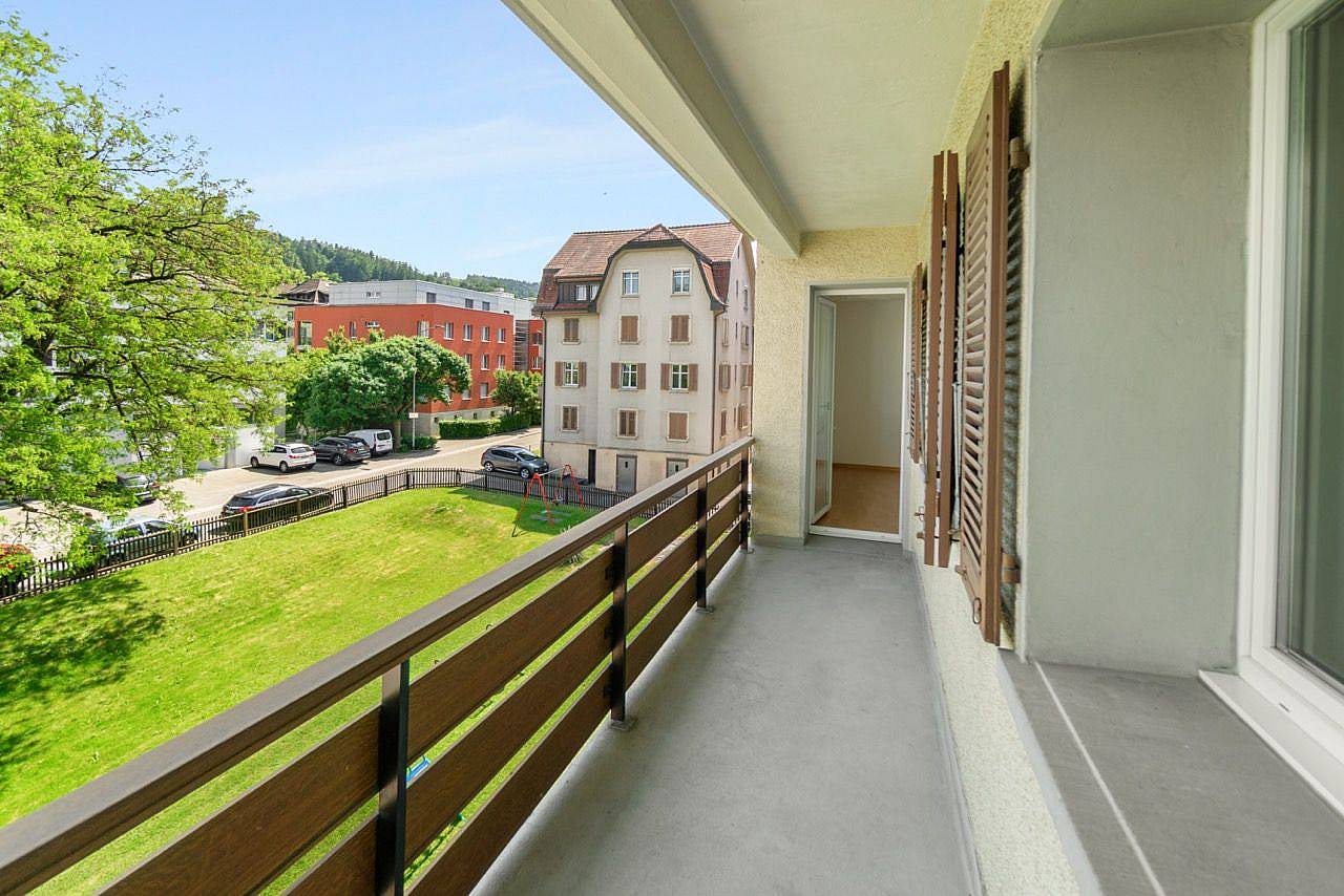 Schöne 4-Zimmer Wohnung mit grossem Balkon