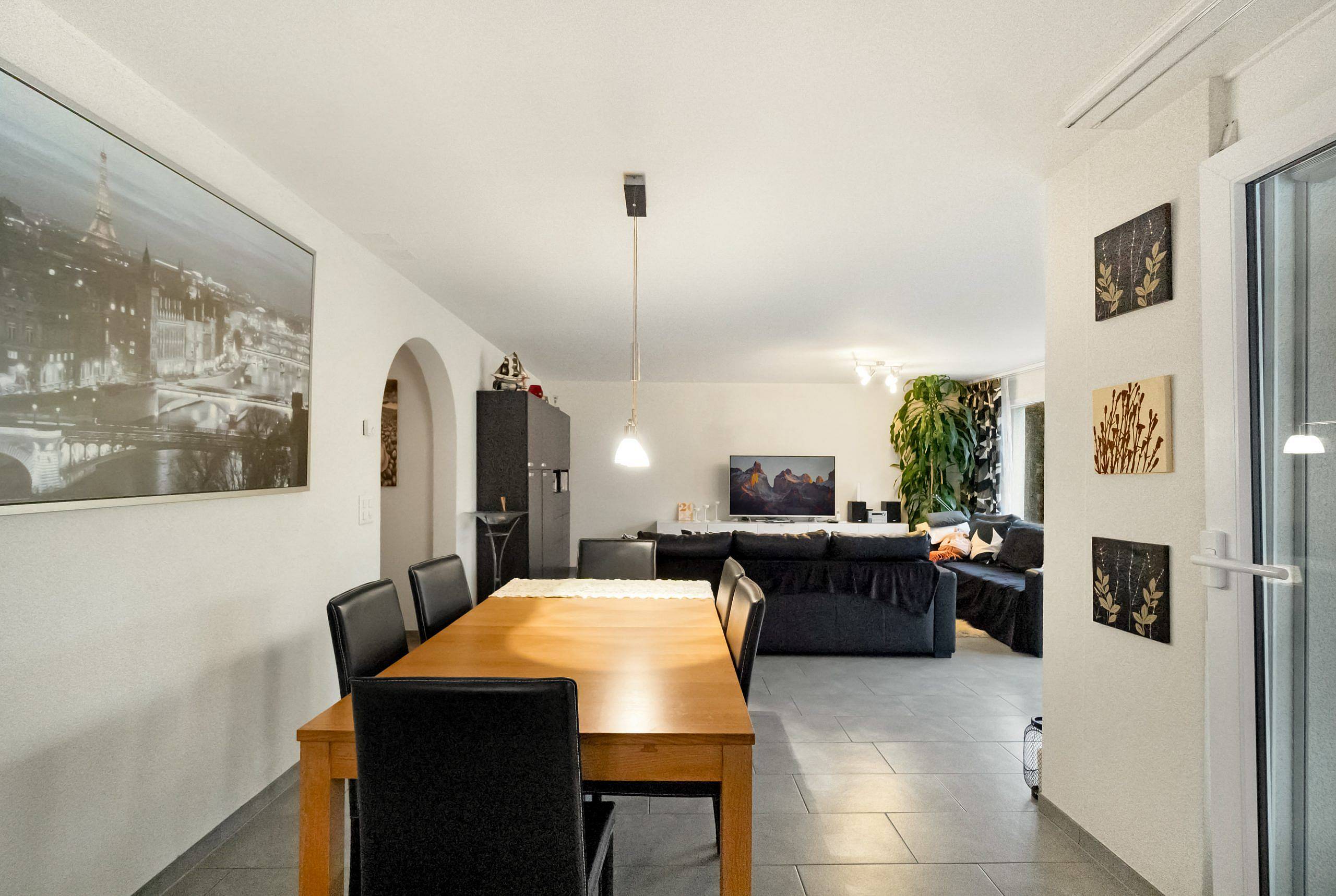 Attraktive 4.5-Zimmer-Erdgeschosswohnung mit Garten und Wintergarten