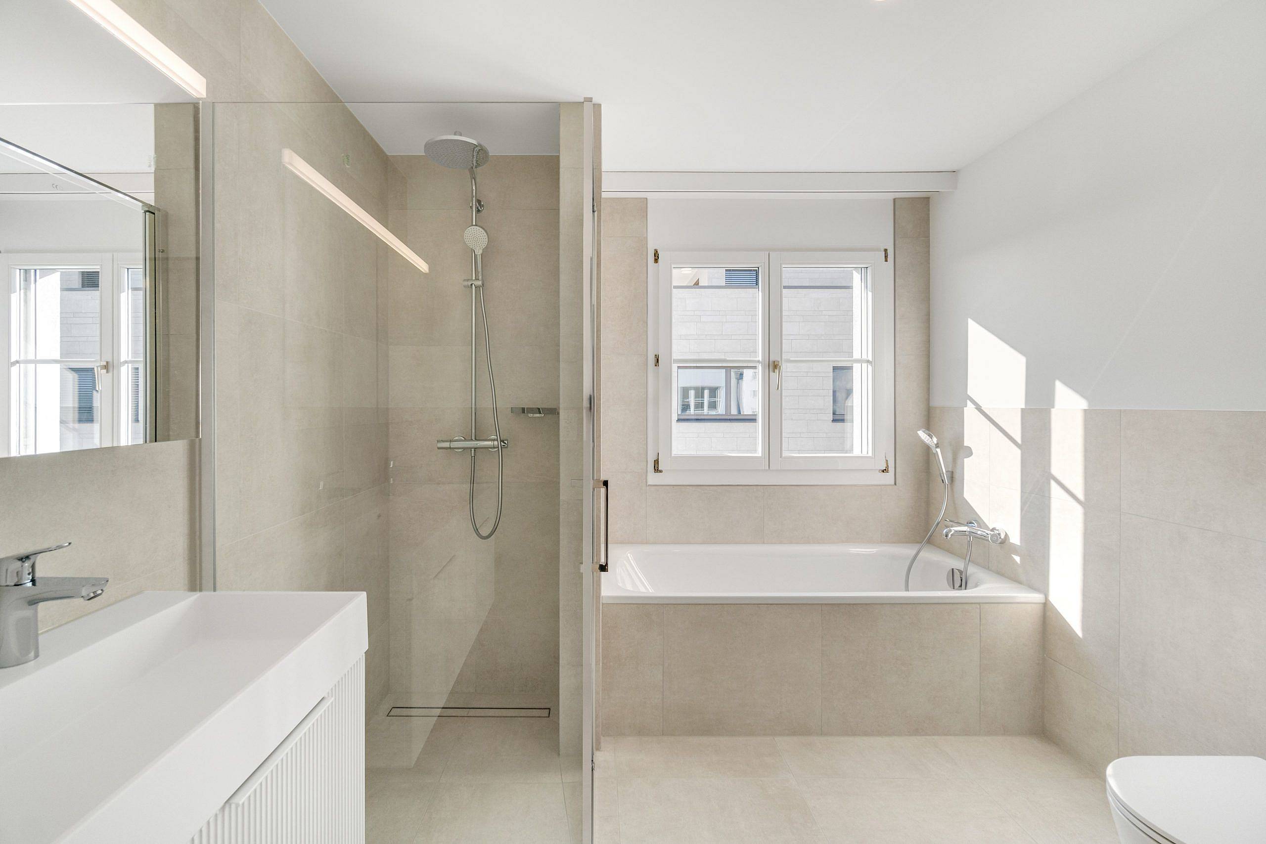 Moderne, renovierte Dachwohnung mit grossem Balkon und Weitsicht!
