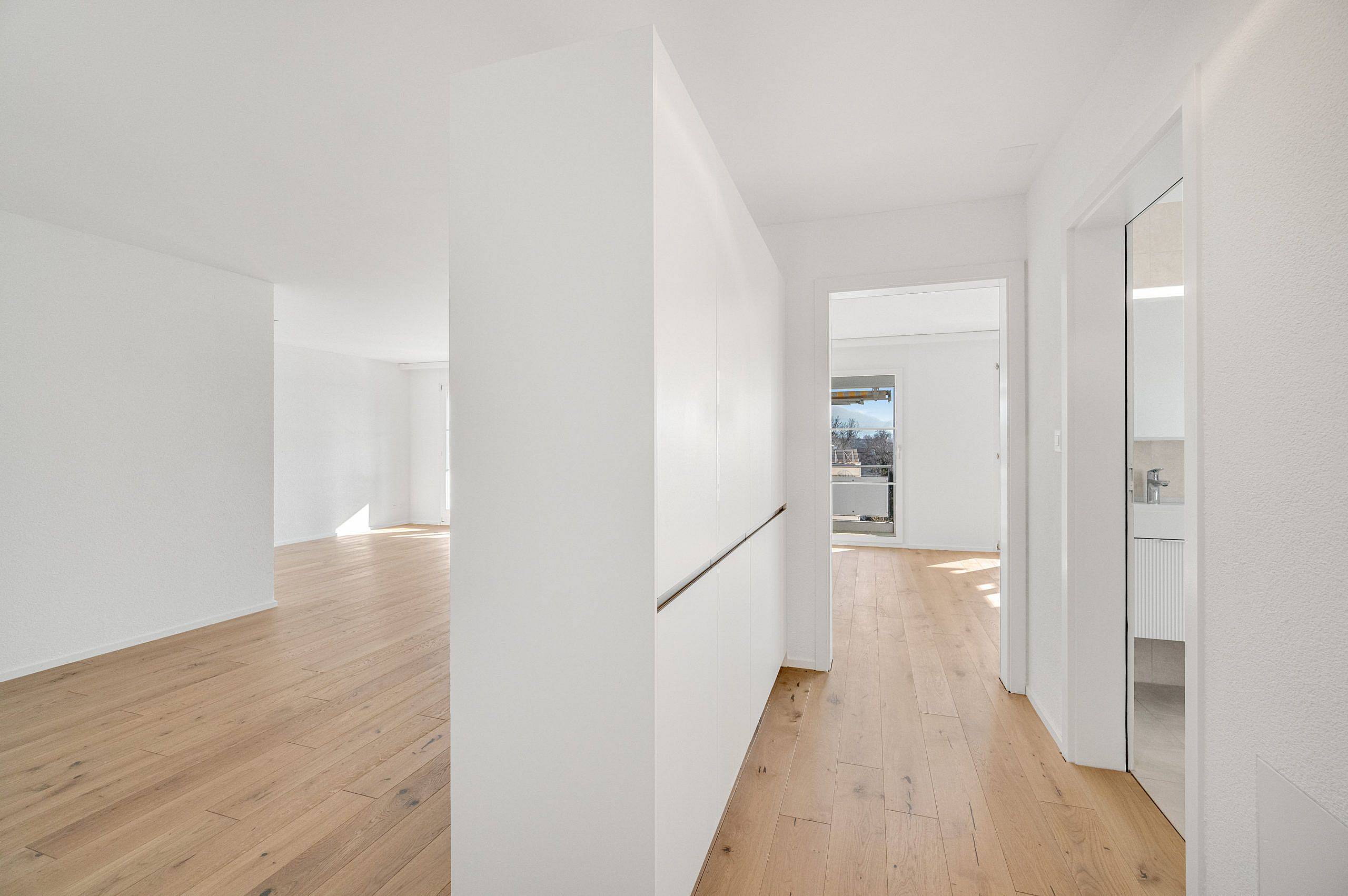Moderne, renovierte Dachwohnung mit grossem Balkon und Weitsicht!