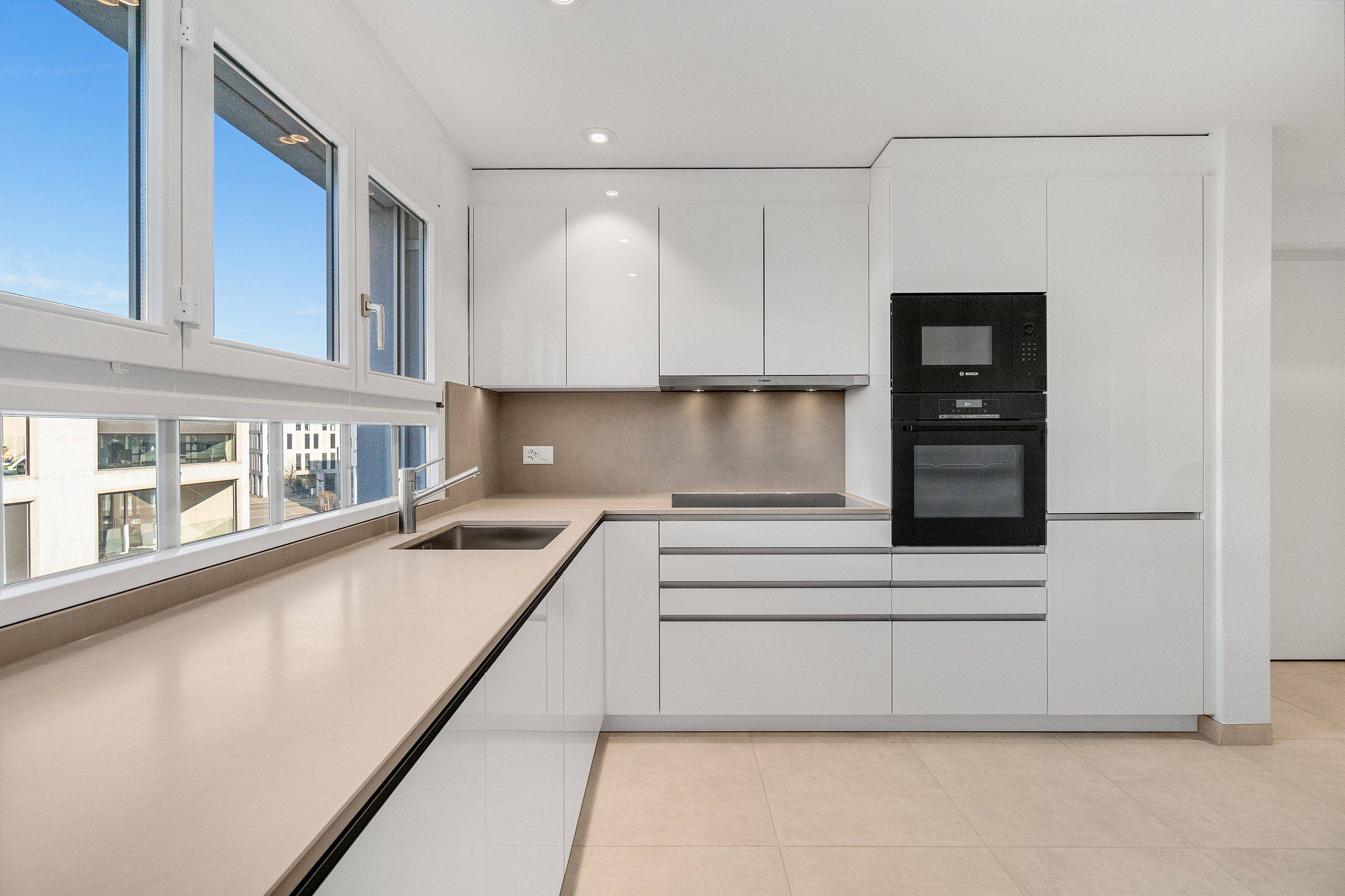Moderne, renovierte Dachwohnung mit grossem Balkon und Weitsicht!