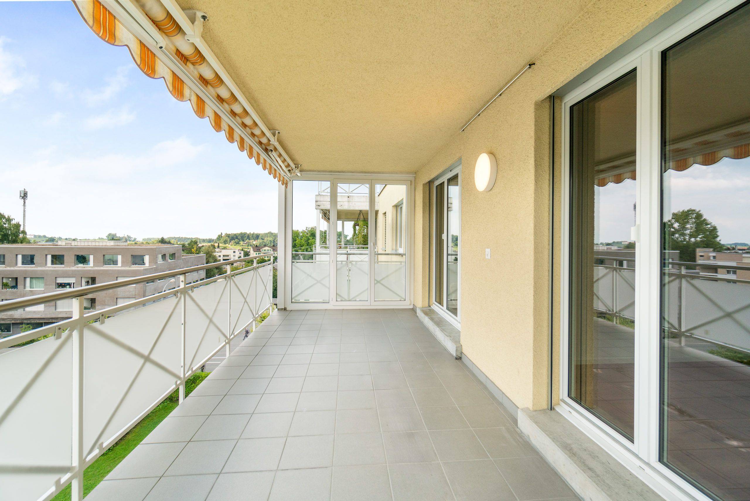 Stilvoll renovierte Eigentumswohnung mit grossem Balkon