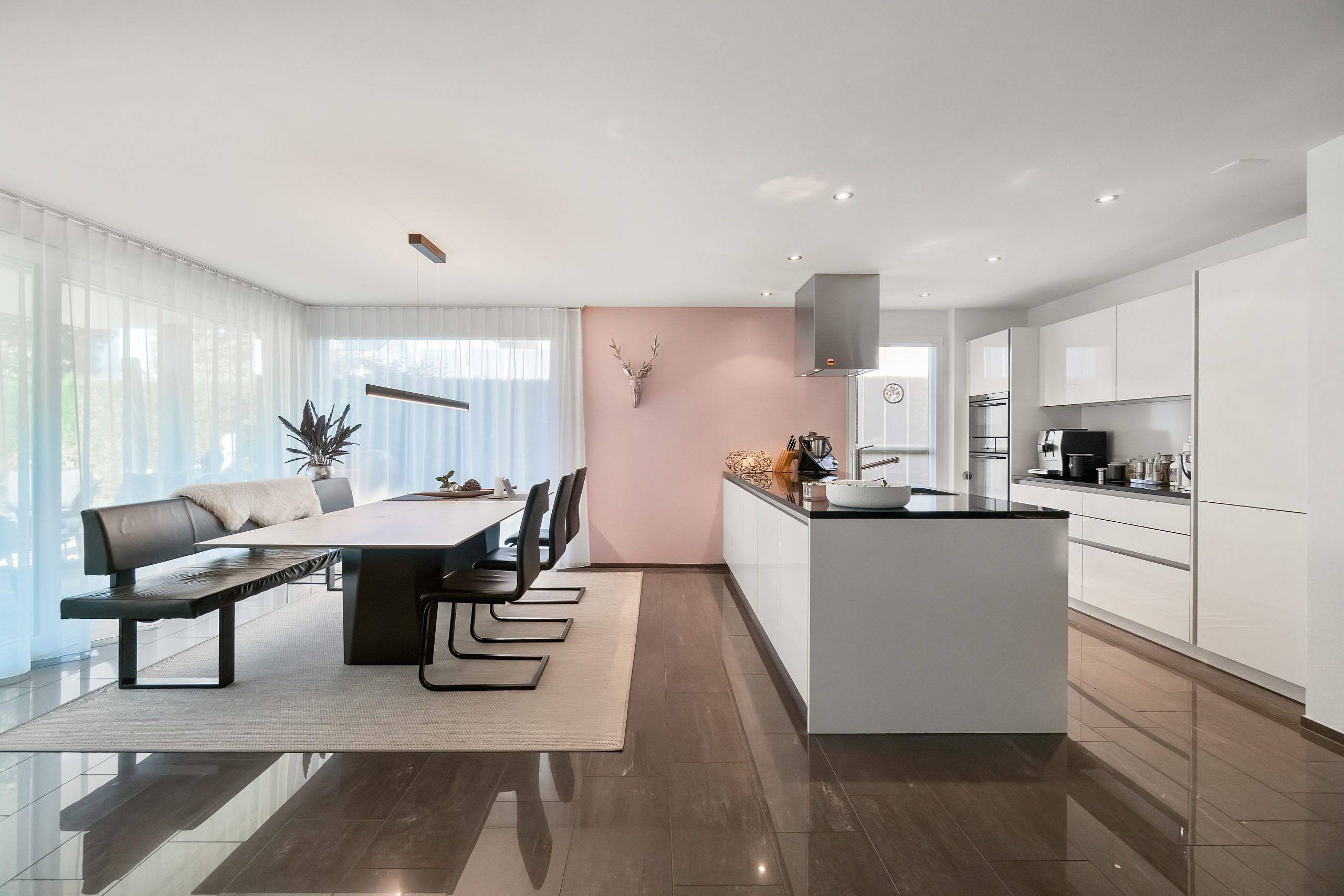 Attraktive Erdgeschosswohnung mit grossem Garten (ca. 300 m2)