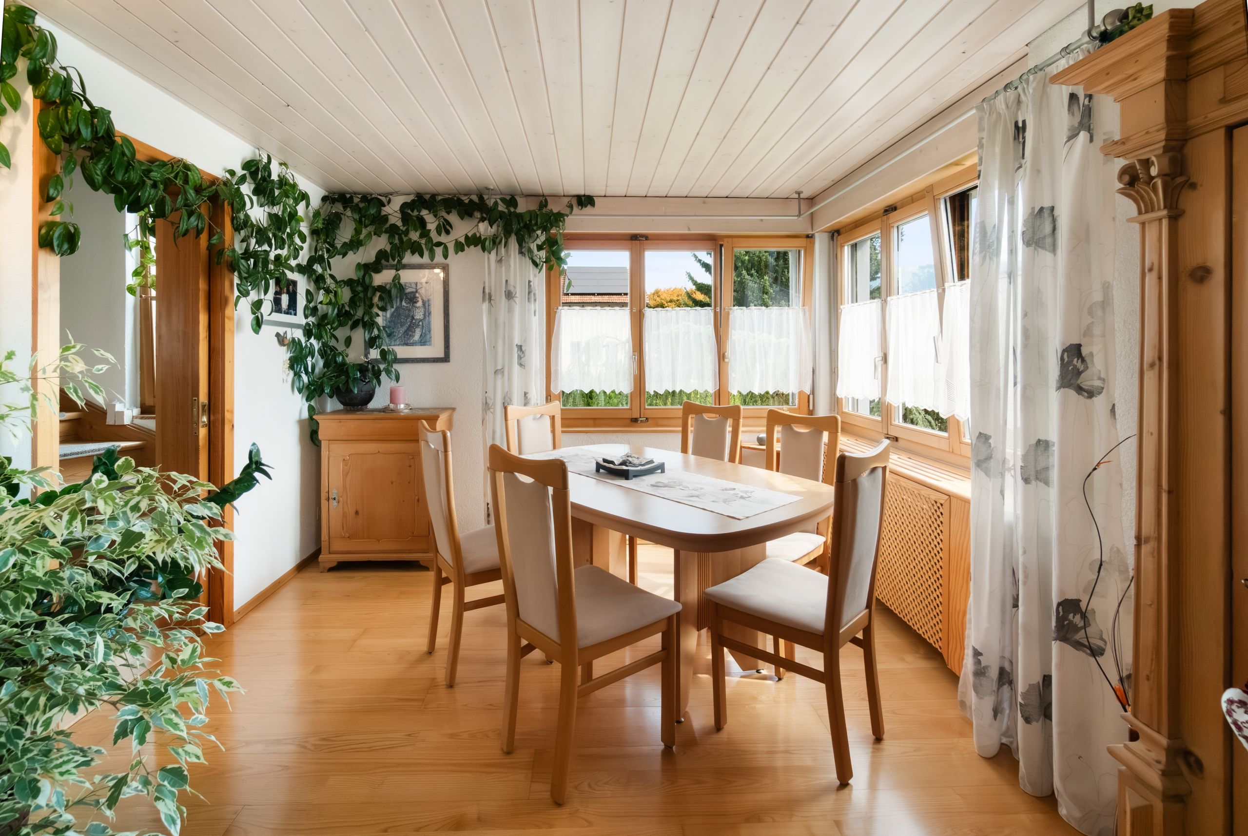 Freistehendes Einfamilienhaus mit gepflegtem Garten und Entwicklungspotenzial