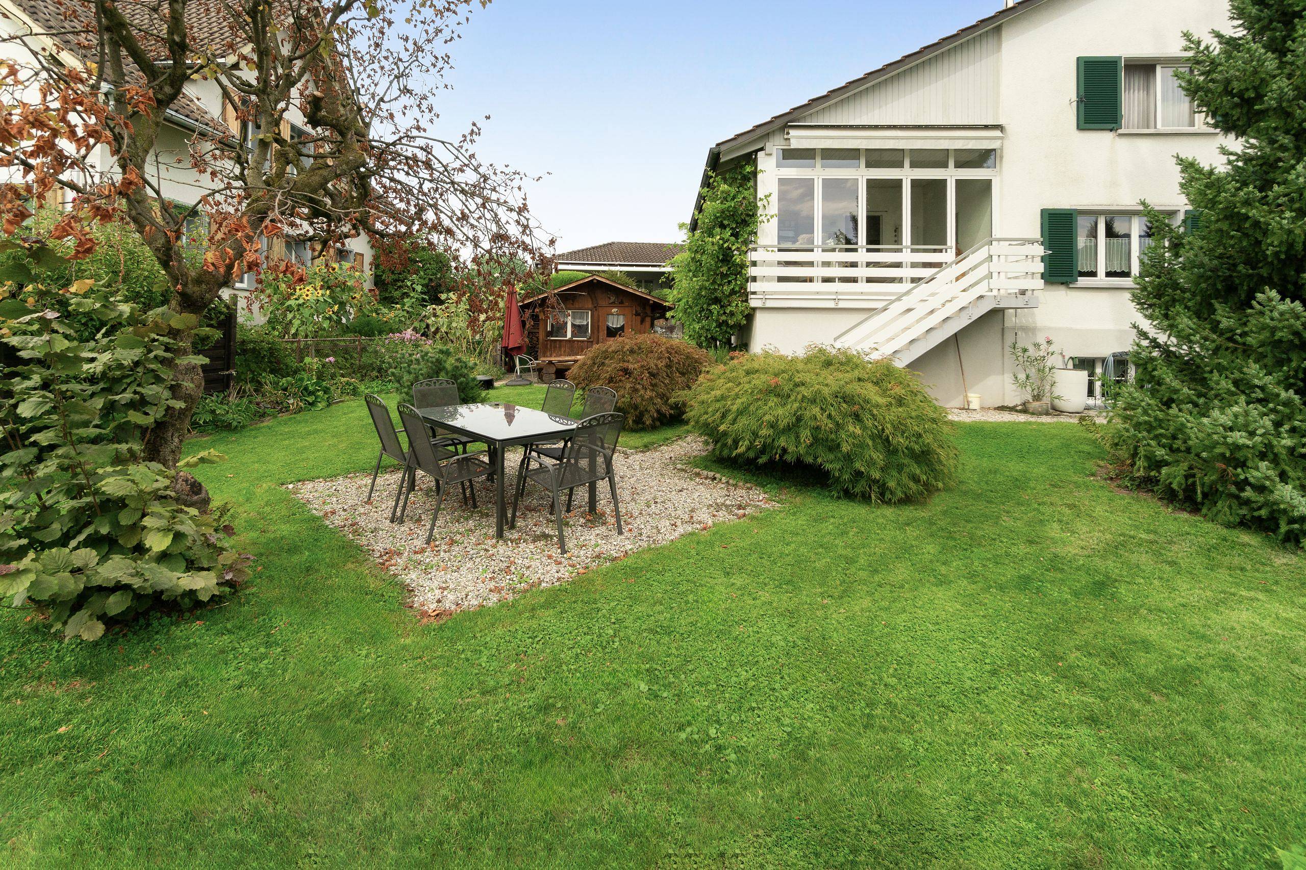 Freistehendes Einfamilienhaus mit gepflegtem Garten und Entwicklungspotenzial